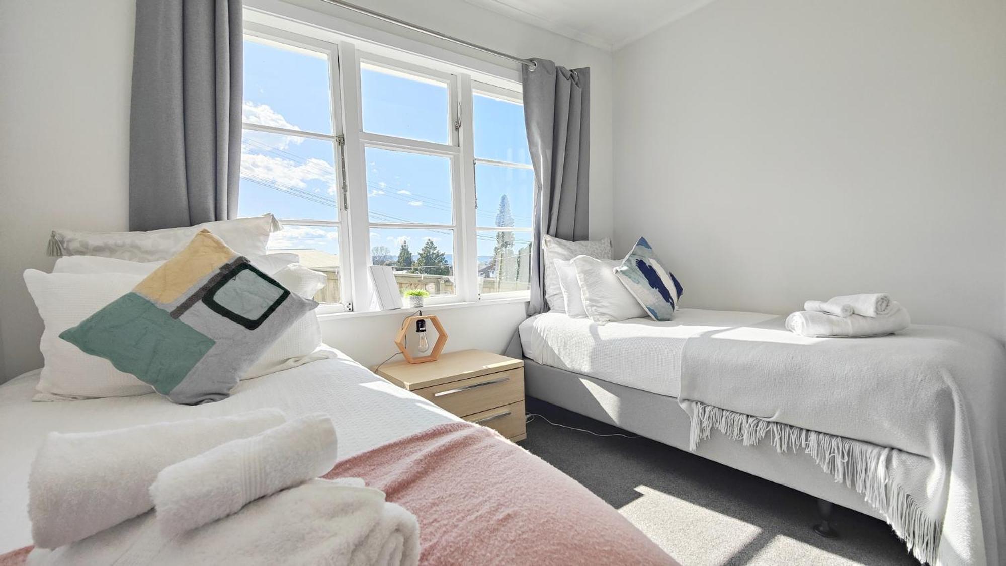 Lake, Mountain View Cottage 로토루아 외부 사진